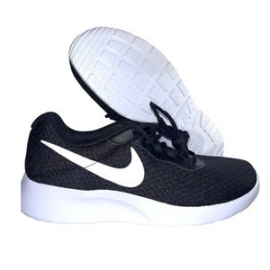 Nike Tanjun Black - DJ6257-004 women’s size 8.5